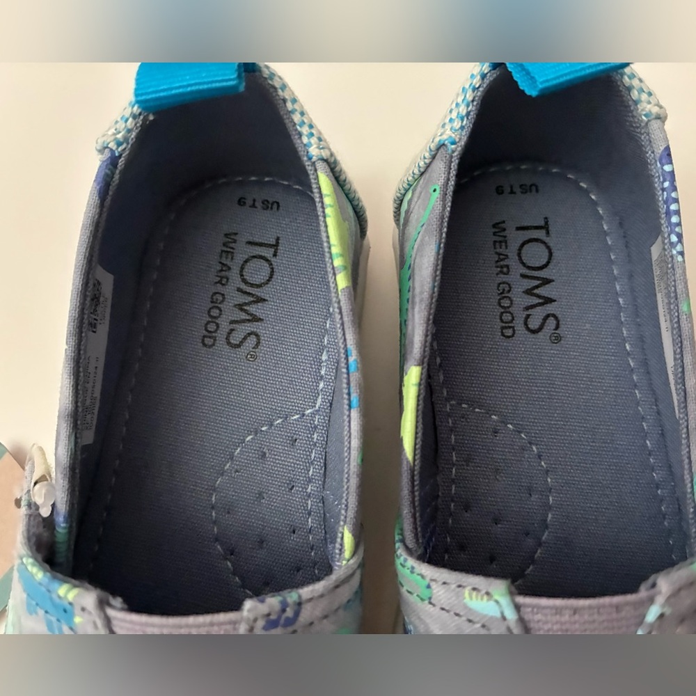 TOMS Alpargata Size 9 Glow-in-the-Dark Dinosaur Shoes - Picture 4 of 7